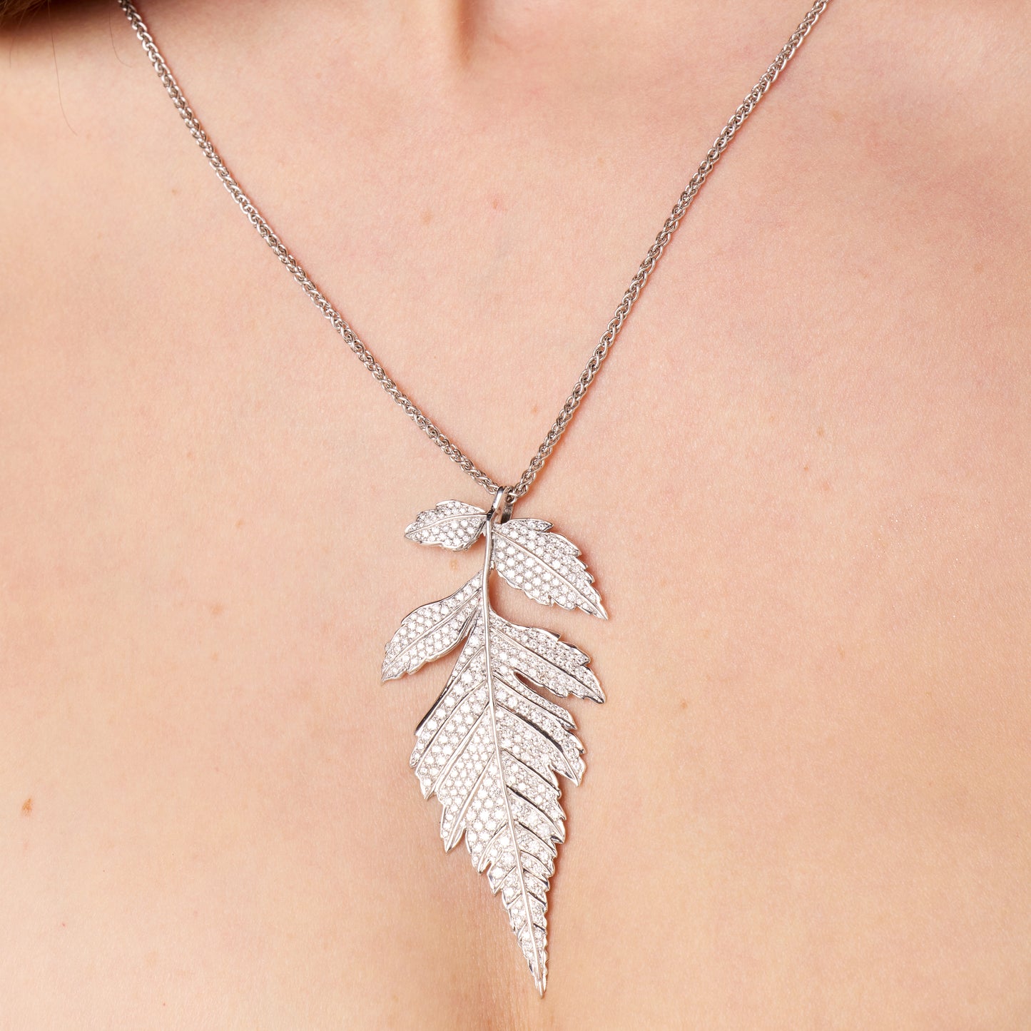 Grande Feuille Pendant 18K Gold Leaf Necklace — Colette Jewelry