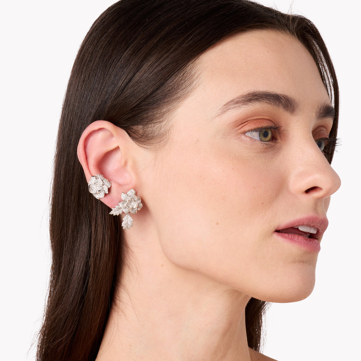 White Beaute Inconstante Ear Cuff in 18K Gold & Diamonds — Colette Jewelry