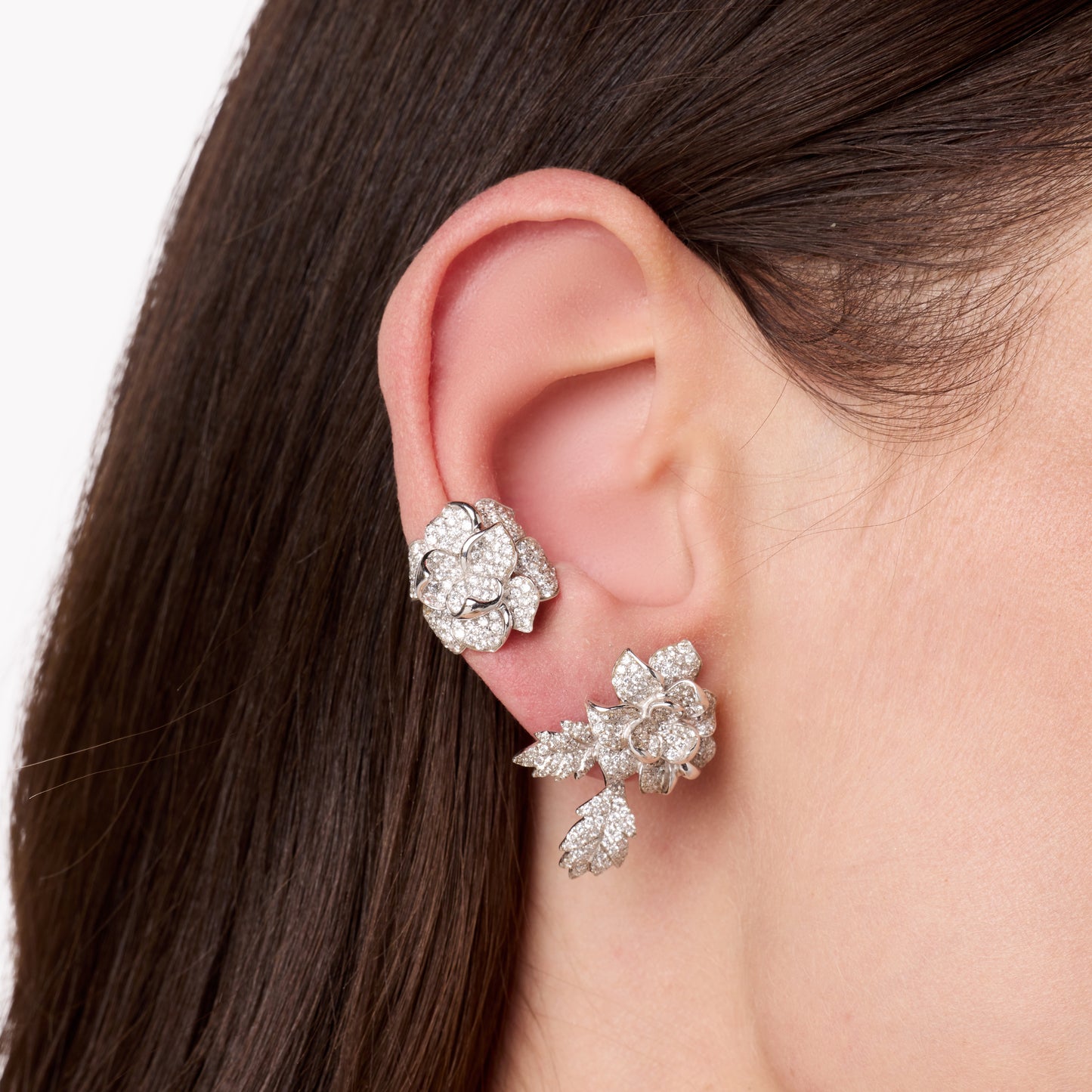 White Beaute Inconstante Ear Cuff | 18K Gold & Diamonds | Colette Jewelry