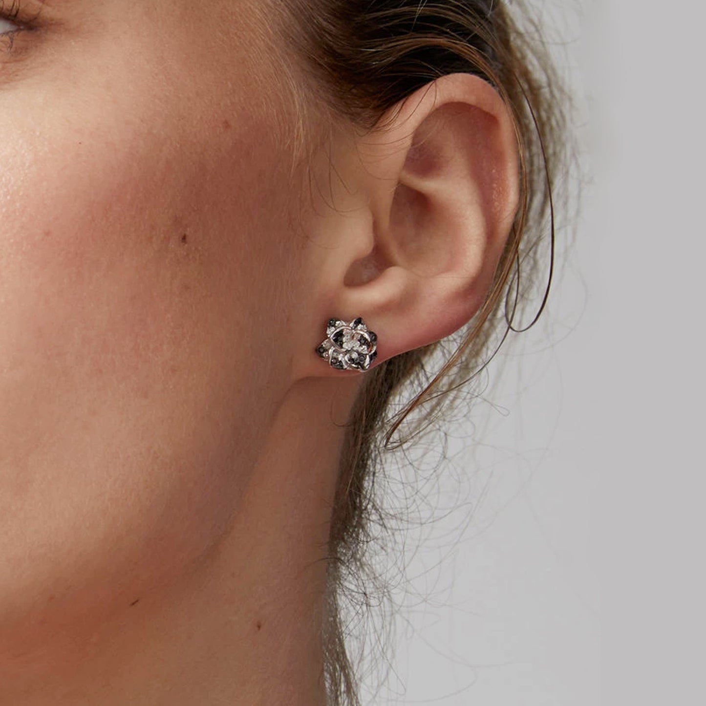 Safrano Studs – 18K Gold Diamond Stud Earrings | Colette Jewelry