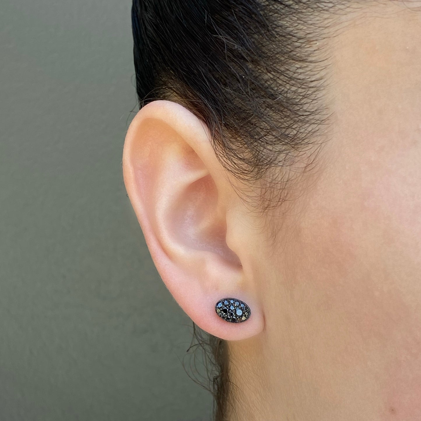 Petit Cluster Studs Black Diamonds 18K Gold | Colette Jewelry