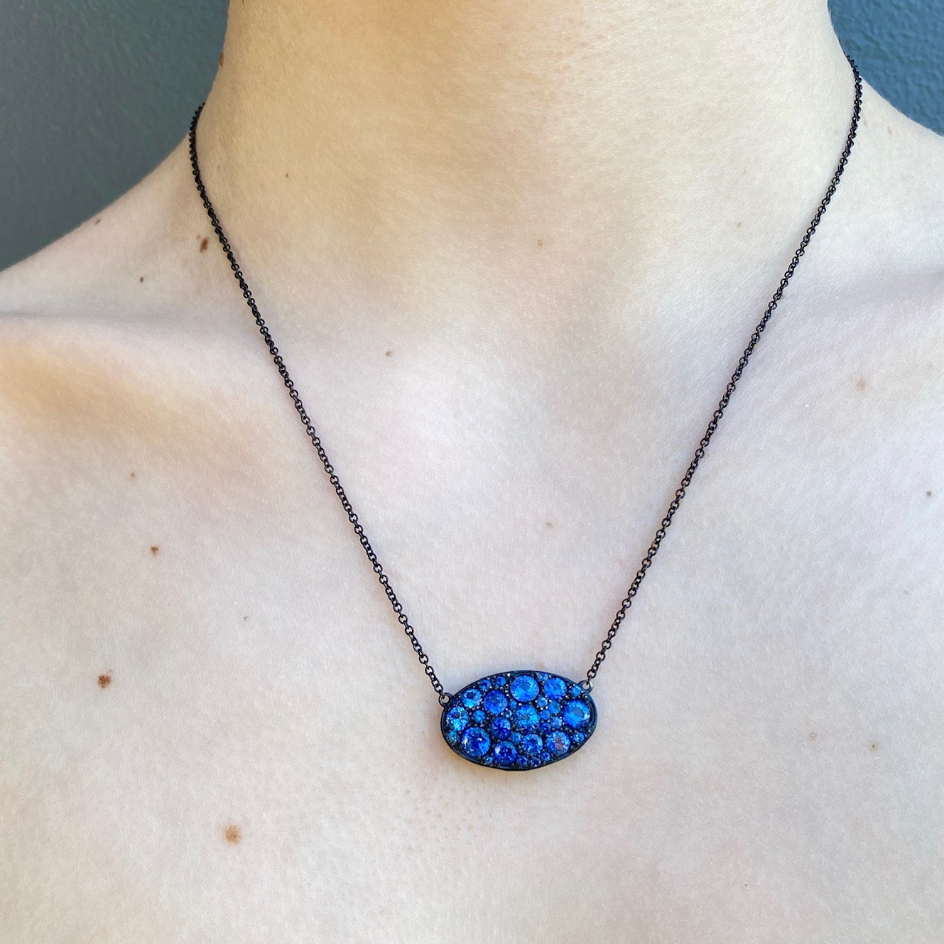 Bouvines Big Cluster Pendant Blue Sapphire 18K Gold | Colette Jewelry