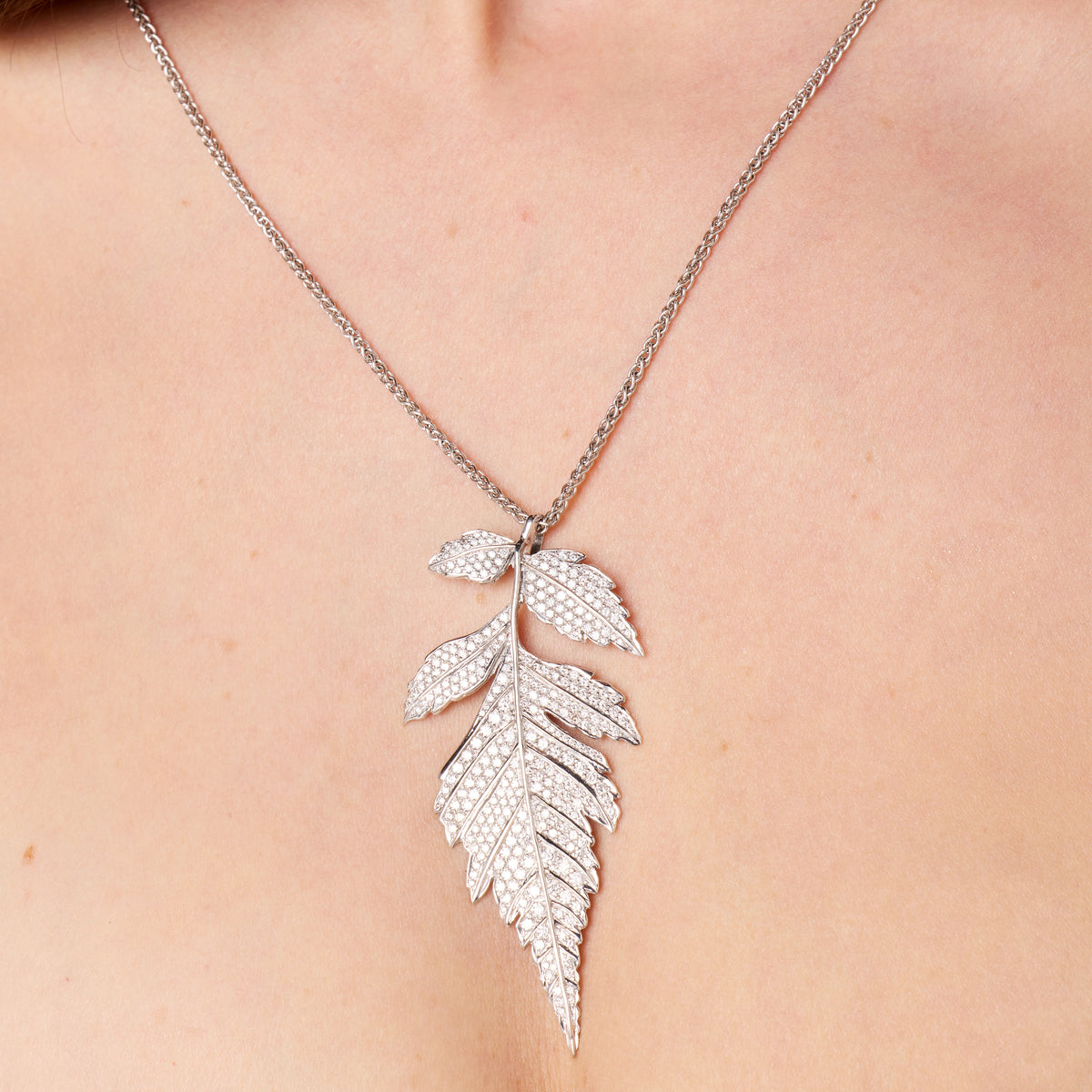 Grande Feuille Pendant 18K Gold Leaf Necklace — Colette Jewelry