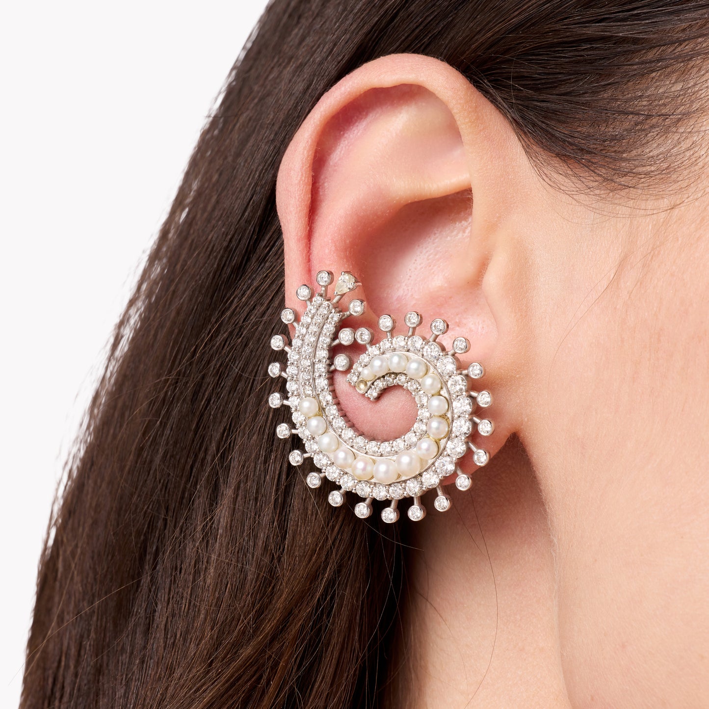 Pearl Curls Stud Earrings in 18K Gold | Colette Jewelry