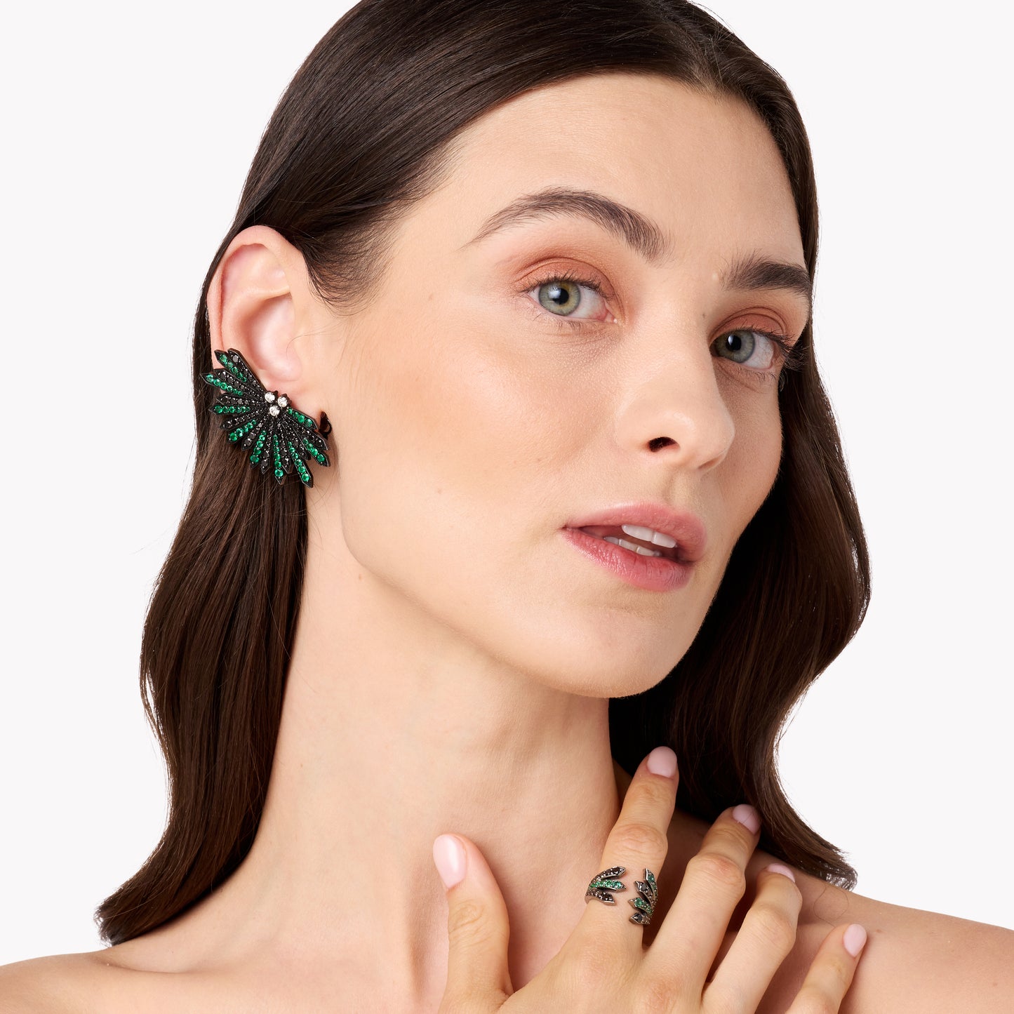 Penacho Cocktail Emerald Earrings in 18K Gold | Colette Jewelry
