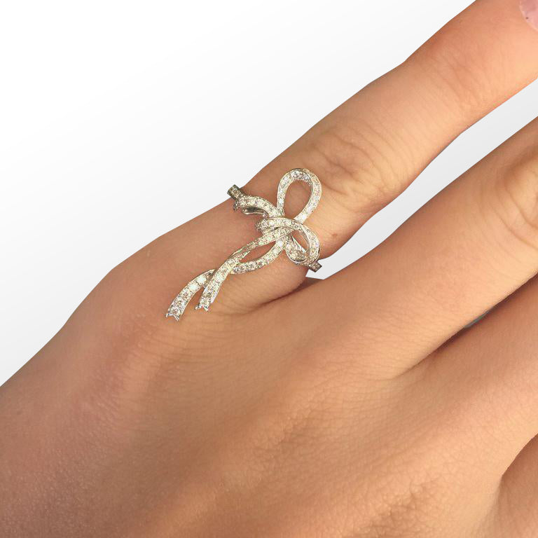 Bow Pinky Ring in 18K Gold | Colette Jewelry