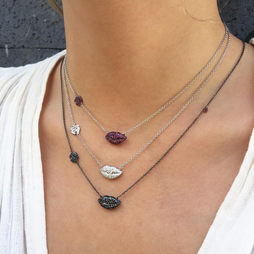 Labbra Pendant 18K Gold Lip Necklace — Colette Jewelry