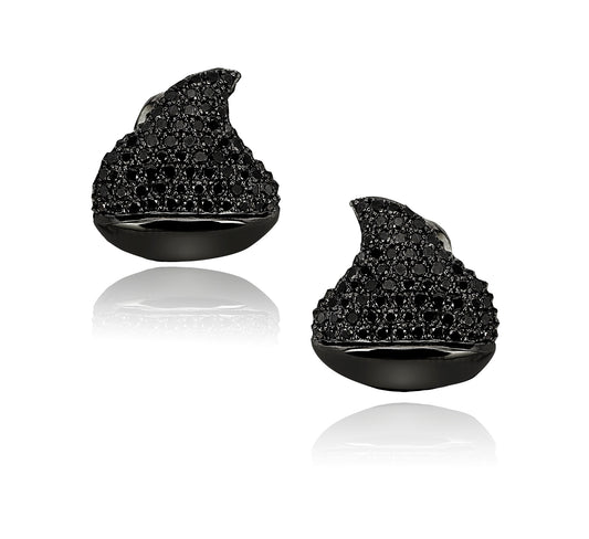 Sharkbite Medium Stud Earrings in 18K Gold | Colette Jewelry
