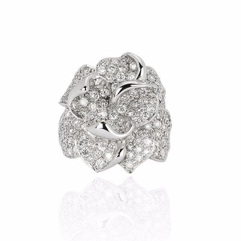 White Beaute Inconstante Ear Cuff | 18K Gold & Diamonds | Colette Jewelry