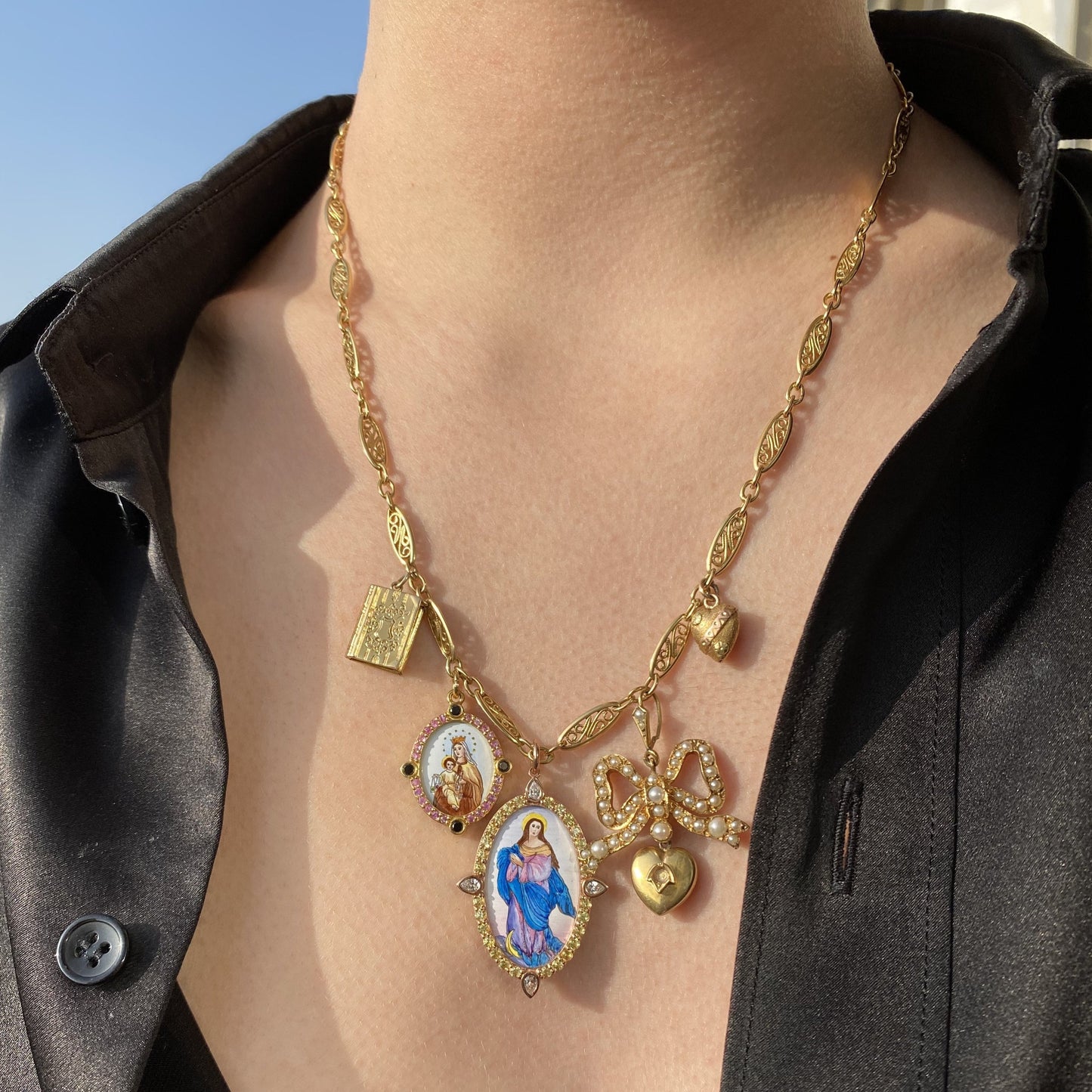 Bow and Book Necklace in 18K Gold | Colette Jewelry