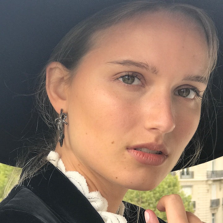 Bow Hoop Earrings in 18K Gold | Colette Jewelry